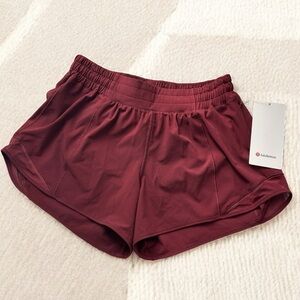 NWT Lululemon Hotty Hot Low Rise Short 4"
Red Merlot NEW